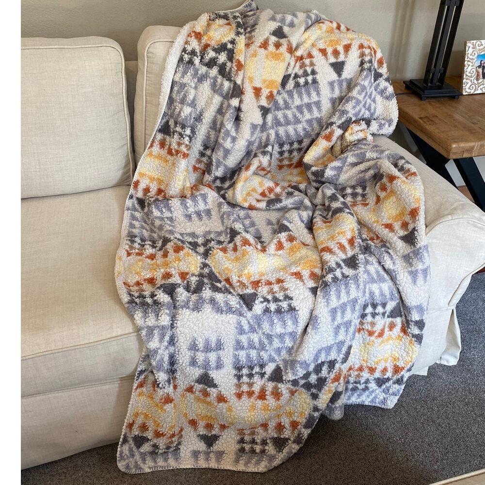 Pendleton Arrowpoint Grey Sherpa Twin Blanket 66" x 92” Soft Yellow White Rust
